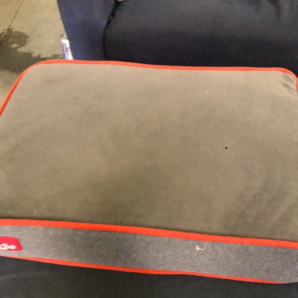 Pet bed just like new, bought it for 70 bucks just for my cat not to use🙄